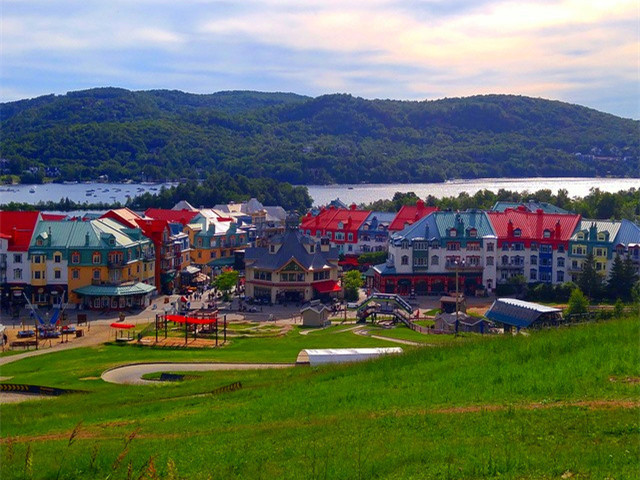 Premium 4-Day Eastern Canada Tour: Montreal, Ottawa, Thousand Islands, Old Quebec, Kingston, AURA Light Show, Crystal Falls