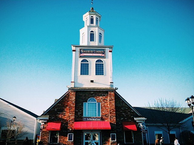 1-Day Woodbury Outlets Shopping Tour from New York