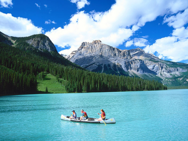 3-Day Rocky Mountains Summer Tour from Calgary: Explore Jasper & Yoho National Parks, Icefields Parkway, and Four Lakes—Maligne, Louise, Emerald, Moraine