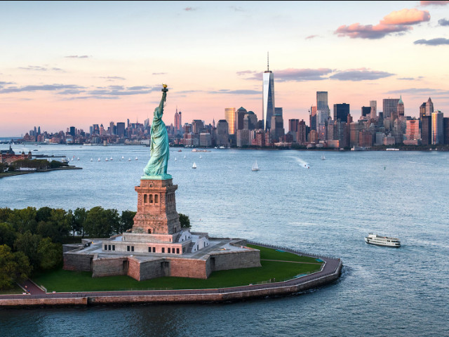 Statue of Liberty Super Express Downtown
