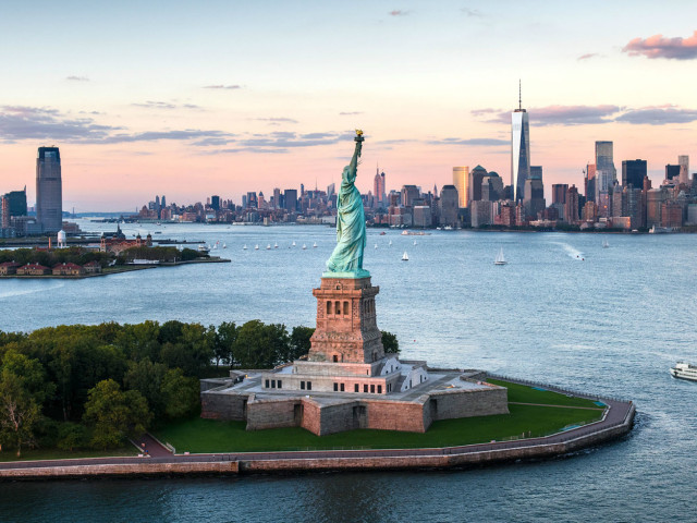 Statue of Liberty Cruises With Landing (From Battery Park) General Admission